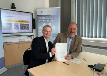 Signing of contract with Prof. Dr. Andreas Borowski and former chairman Martin Wilde
