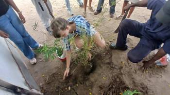 2025-12-15_Pflanzaktion_Klasse_7-8_1_original