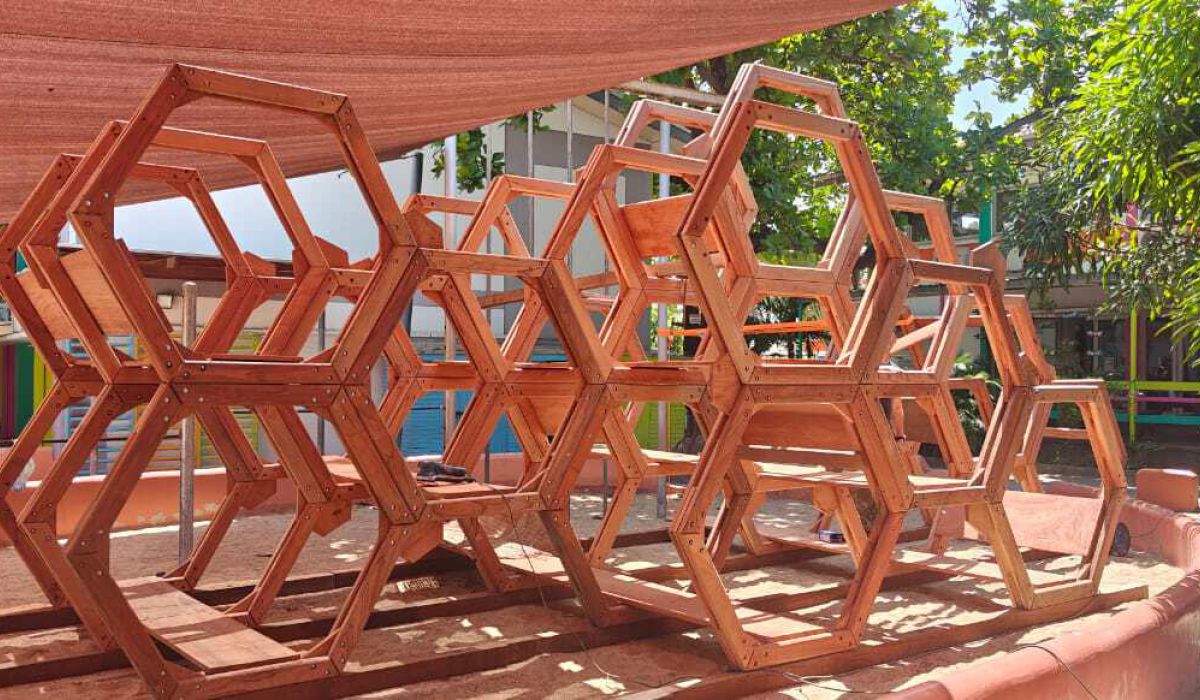 Unser neuer Spielplatz nimmt Gestalt an – Danke an alle Helfer!